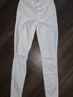 American Eagle Outfitters White Skinny Jeans with Knee Rips